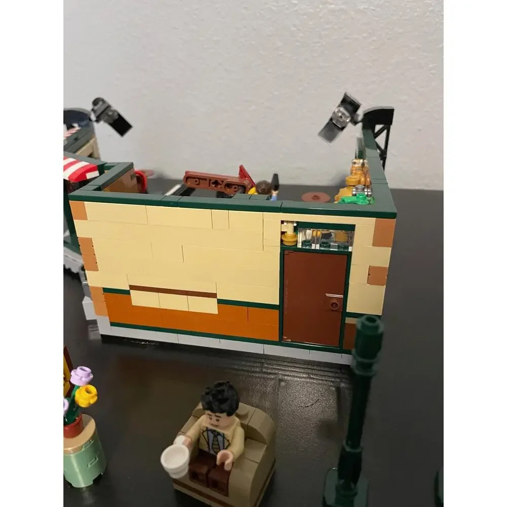 LEGO Ideas Central Perk 21319 Friends TV Series Set Minifigs Display READ DESC